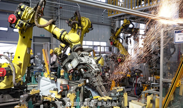 领克汽车张家口工厂焊接总成项目车间。（武殿森 摄）
