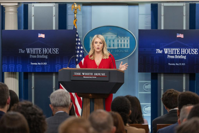 　　5月29日，在美国华盛顿白宫，白宫新闻秘书卡罗琳·莱维特出席记者会。新华社记者胡友松摄