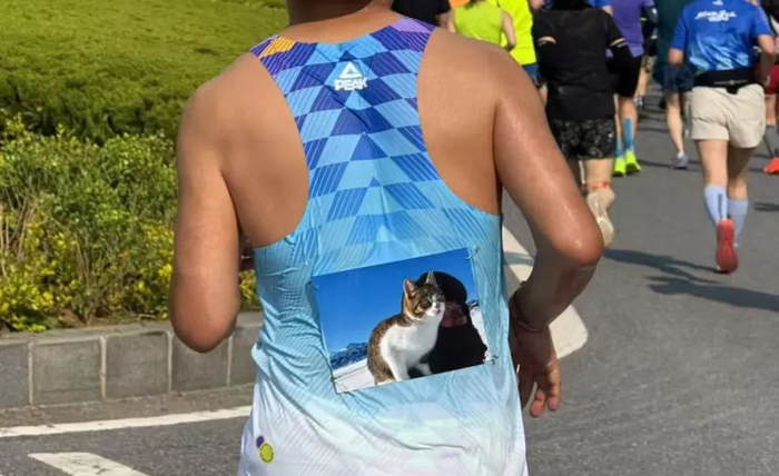 乔山的背后贴着悟空/受访者供图