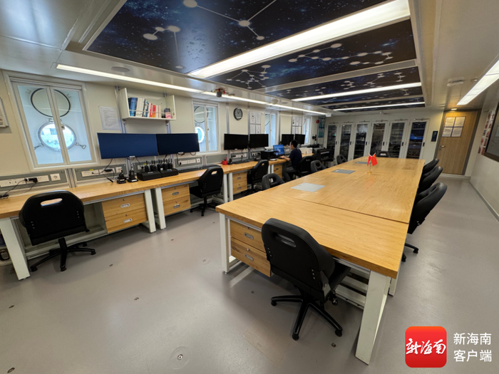 “雪龙2”号物理实验室。记者 郑光平 摄