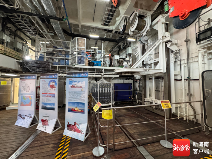 “雪龙2”号月池车间。记者 郑光平 摄