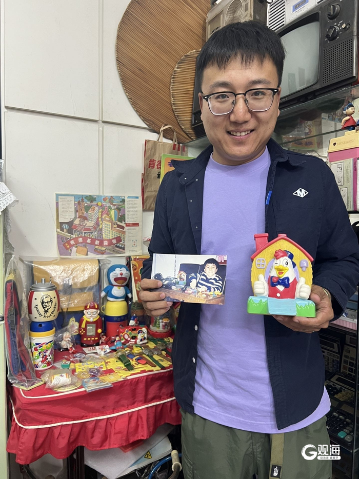 老吴和他的肯德基收藏。