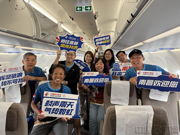 东航江西分公司保障参赛选手行程（东航江西分公司供图）