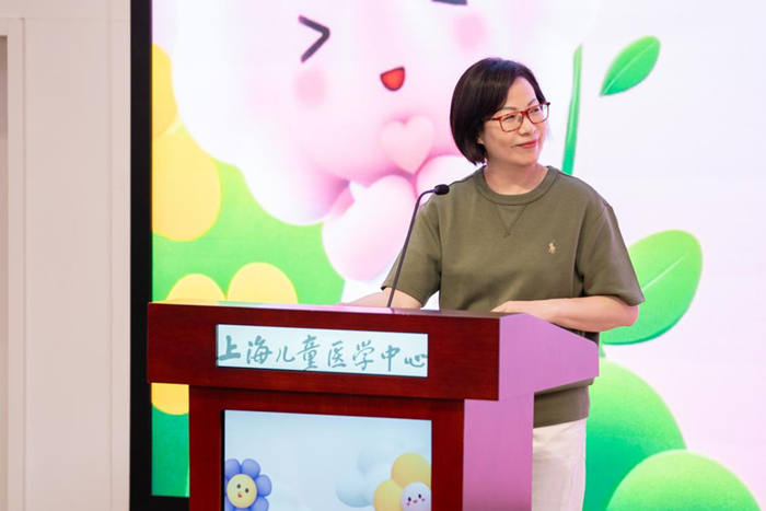 ▲上海市韩束公益基金会理事长俞瑛讲话