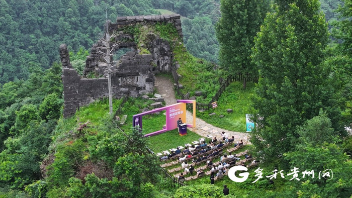 新闻发布会现场。