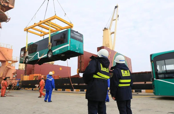 罗泾件杂货码头开始拓展新能源车出口业务。