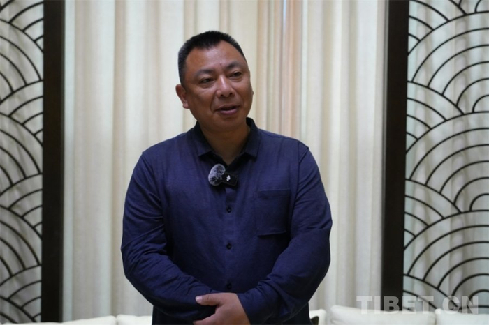 图为《祖国的西藏》交响乐作曲石建平接受采访 摄影：王茜