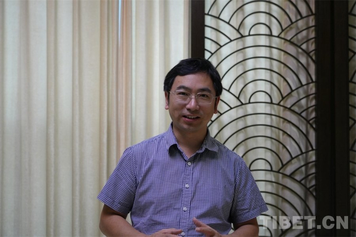 图为《祖国的西藏》交响乐作曲郭三刚接受采访 摄影：王茜