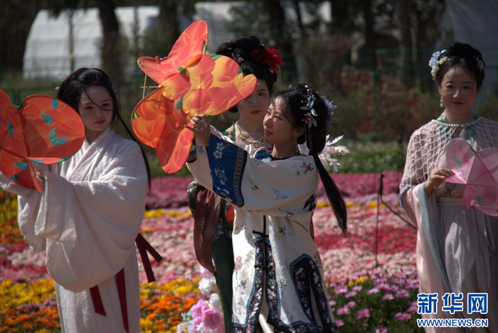 滇池畔的汉服秀（资料图）。新华网发（昆明滇池国家旅游度假区 供图）