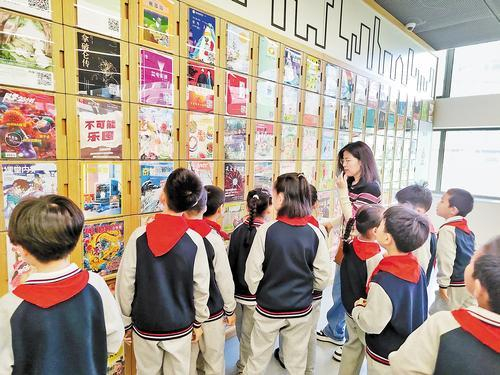     图为学生在石家庄市图书馆参加读书活动。 石家庄市图书馆供图