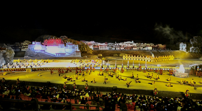 大型实景剧《文成公主》演出现场。（资料图）