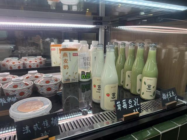 豆乳饮料、甜品等。叶宇摄