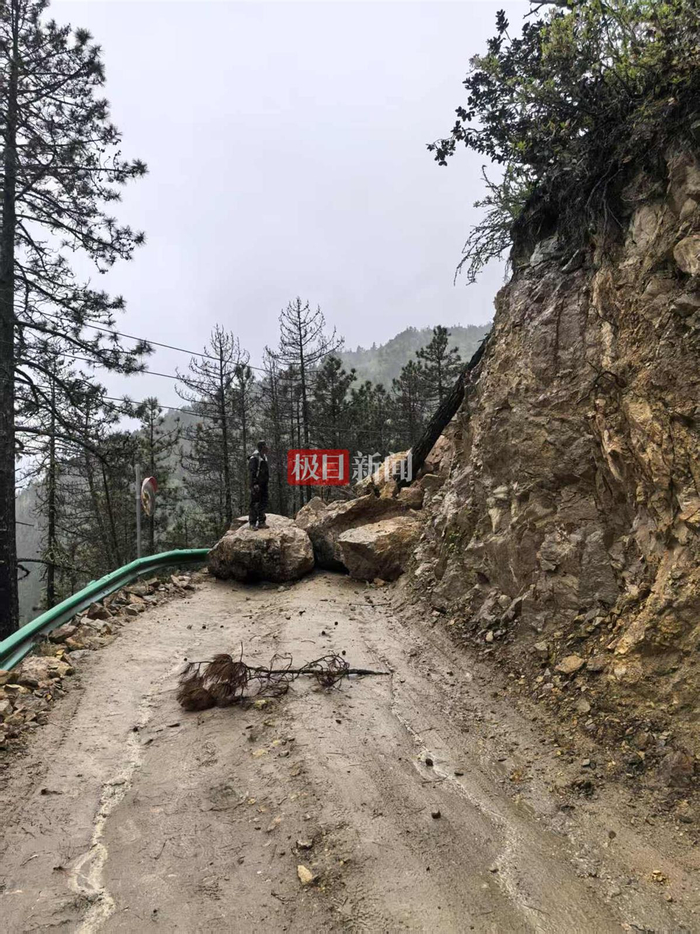 西当线道路中断（受访者供图）