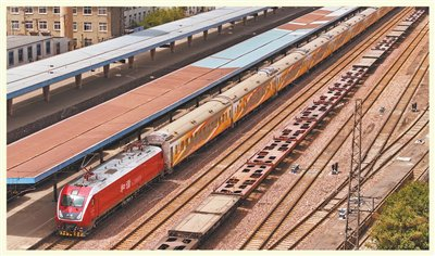 图为“大河之南号”旅游列车。王 玮摄（影像中国）