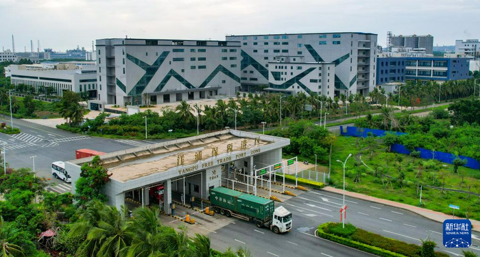 这是海南洋浦经济开发区保税港区（5月27日摄，无人机照片）。新华社记者 杨冠宇 摄