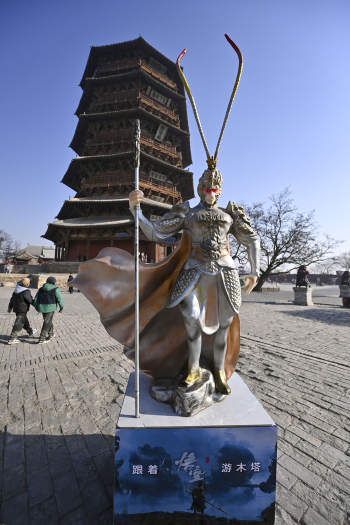 这是在应县木塔景区内设立的“跟着悟空游山西”文旅推介产品（2025年2月27日摄）。新华社记者 杨晨光 摄