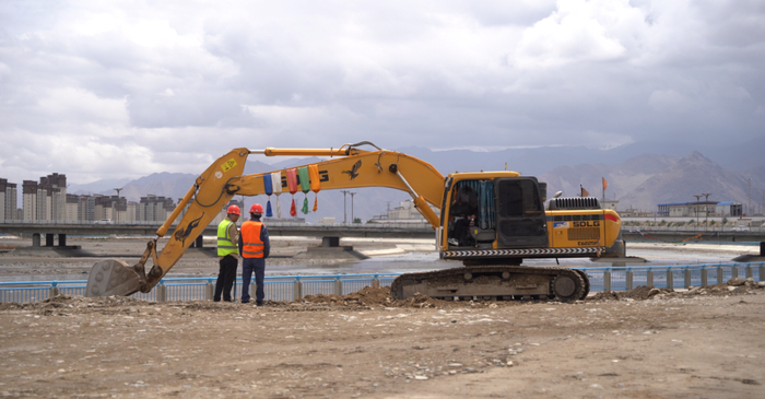 图为施工现场。记者 桑旦欧珠 摄