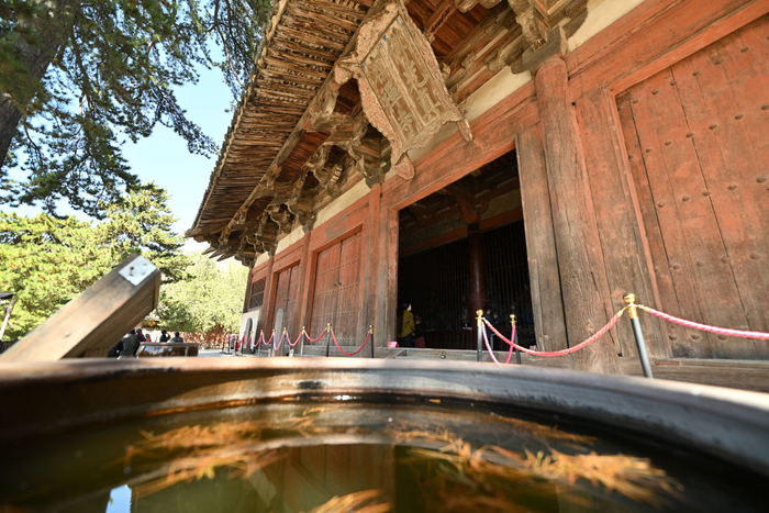 这是五台山佛光寺东大殿一角（2024年10月11日摄）。新华社记者 詹彦 摄