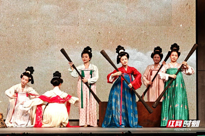 启动仪式现场带来了精彩的节目表演。