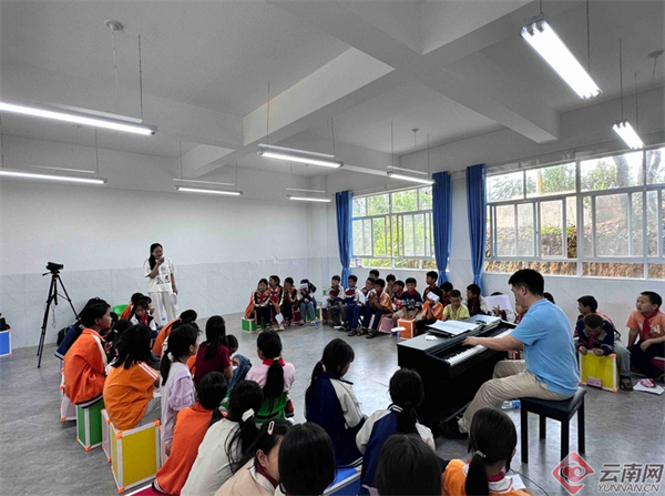 在红河开展希望工程快乐音乐项目