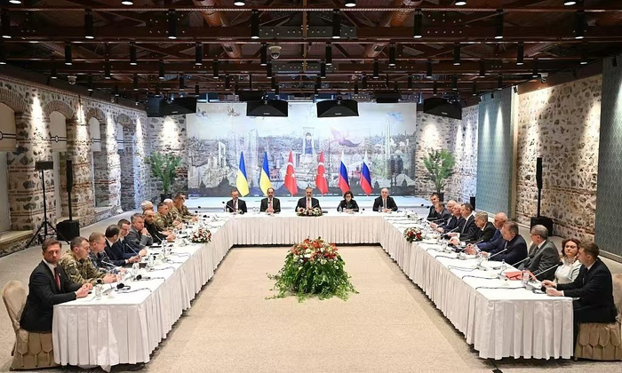 △当地时间2025年5月16日，俄罗斯、土耳其和乌克兰三方代表在土耳其伊斯坦布尔多尔玛巴赫切宫总统办公室举行会谈。