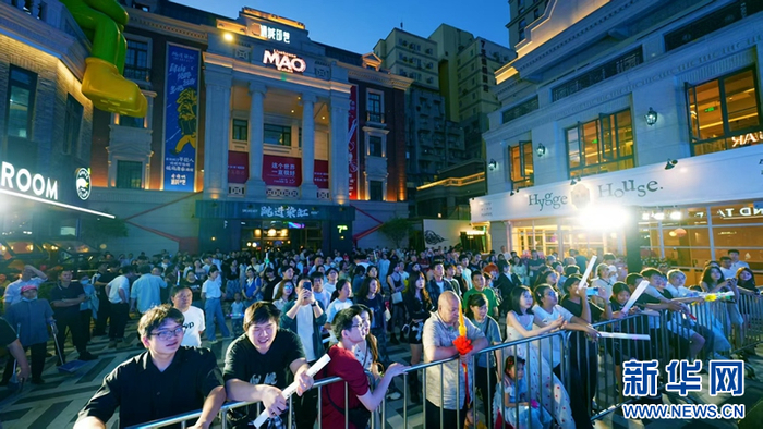   图为“老通城·通城印巷”街区。 新华网发