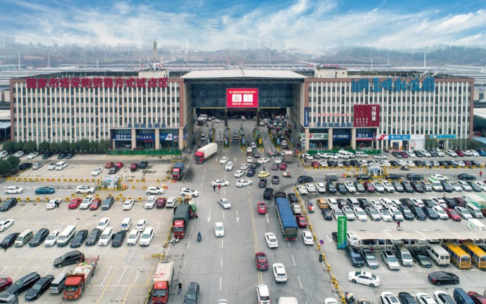 日均8万车次车流的三峡物流园，2024年实现了安全生产零事故。（受访者供图）