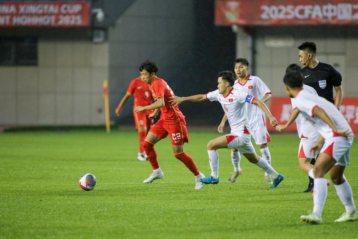 　中国队（红）对阵越南队。