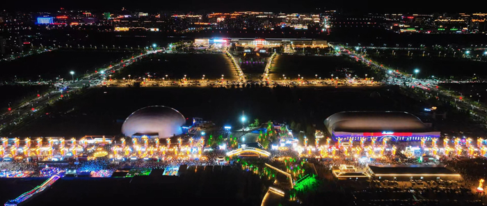 当晚的“乌兰察布之夜”街区  察右前旗融媒体中心供图