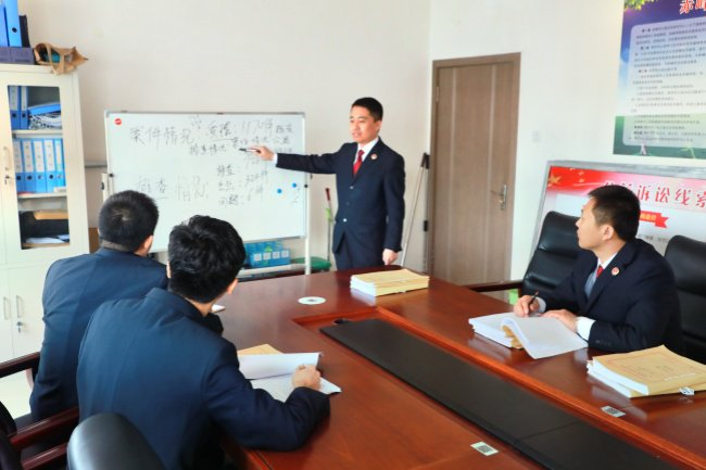 2023年11月，内蒙古自治区赤峰市检察院专题讨论涉金融领域民事检察监督案件。