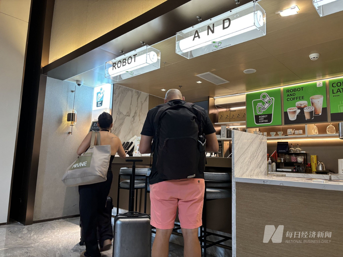 上海艺龙酒店的外国客人&nbsp;图片来源：每经记者 舒冬妮 摄