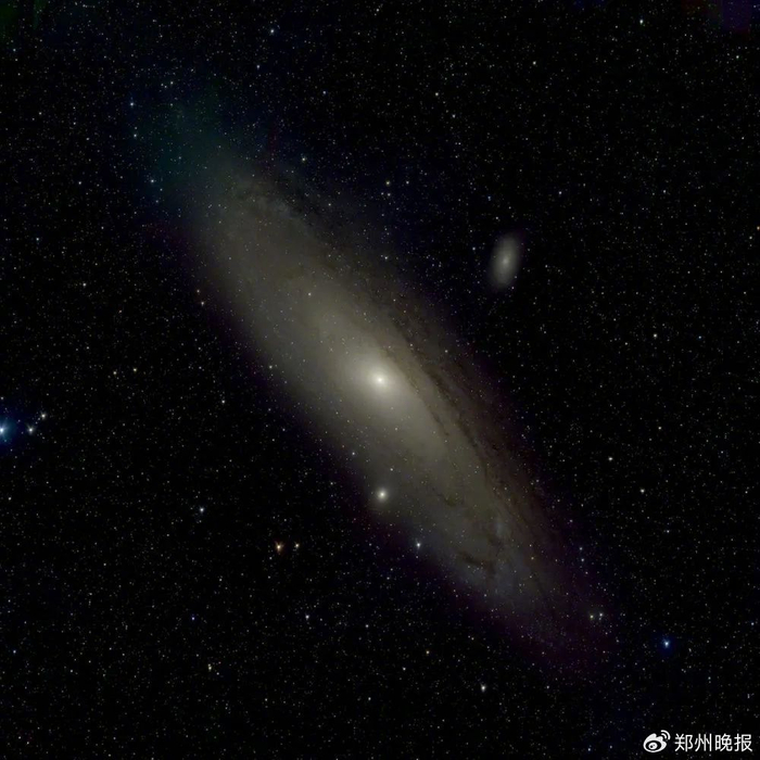 墨子巡天望远镜首光获取的仙女座星系图片