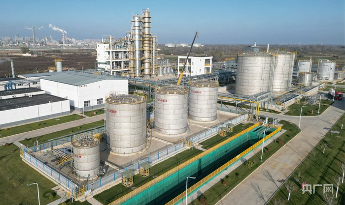庆阳市宏大化工年产20万吨双氧水项目生产区（央广网发  盘小美  摄）