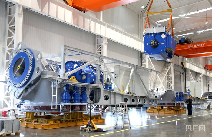 庆阳三一新能源装备制造有限公司生产车间（央广网发  盘小美  摄）