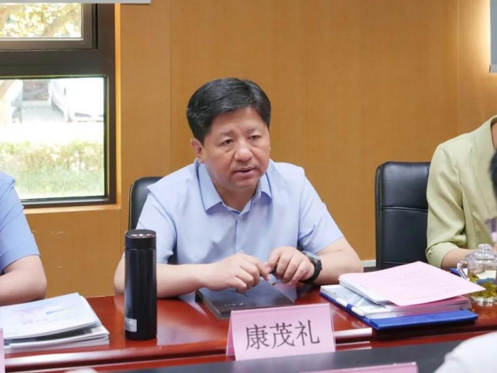 △ 山东东营经开区党工委书记、管委会主任康茂礼在座谈会