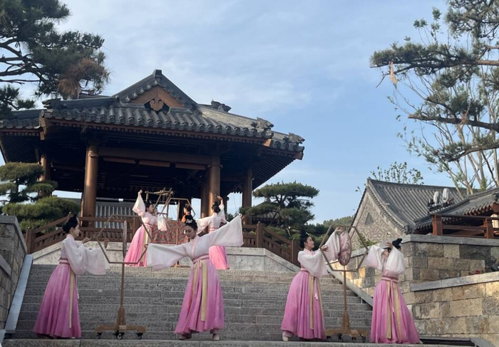 图/鲁源村舞蹈表演《妙手飞花》