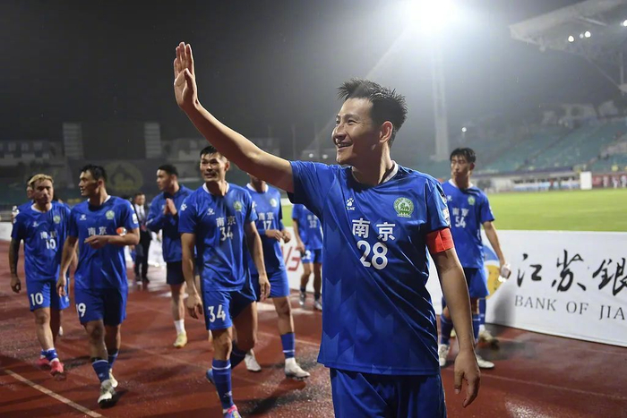 “苏超”第三轮，南京队击败无锡队获得胜利 图/视觉中国