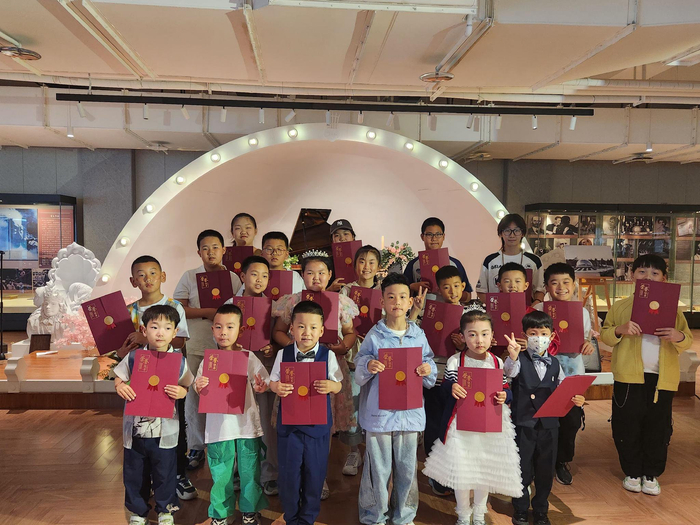 小演员们合影