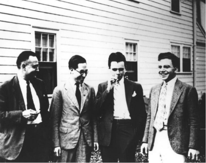 图1  早年在美国哈佛大学求学（左二马大猷）