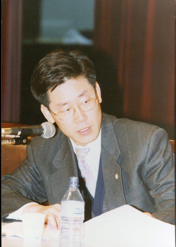 △90年代担任人权律师的李在明。（图源：韩国《中央日报》）