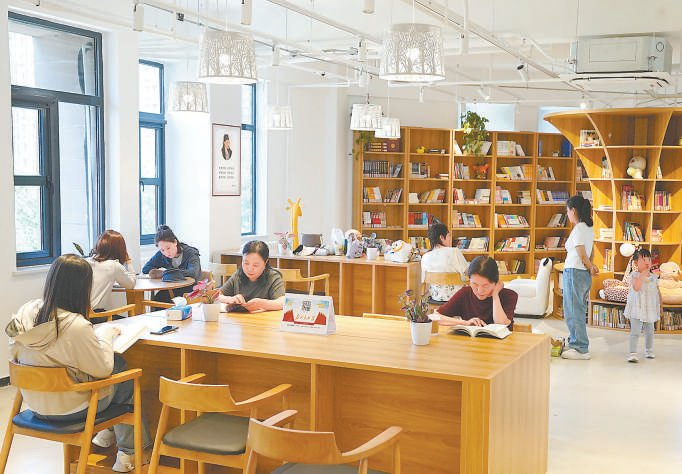 　　综合体三层设有丹青翰墨苑、惠润书苑、童趣能量站、传统文化体验区。本报记者 王海欣摄