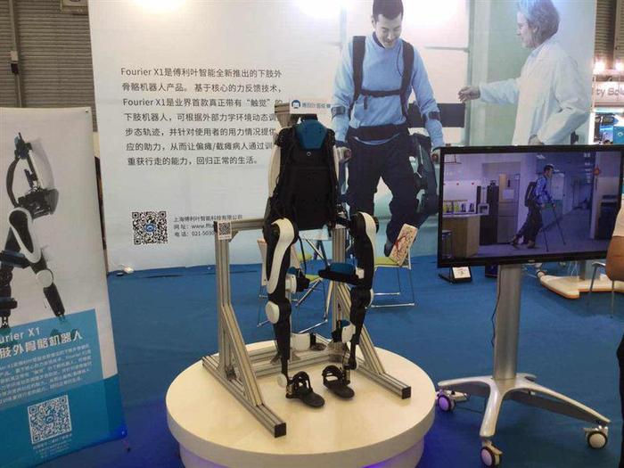 外骨骼机器人,科技助力行走不便的老人