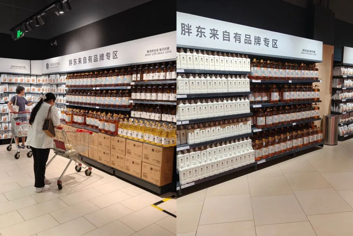 图：左为信万广场店，右为瀚海海尚店