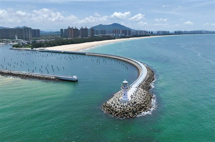 陵水清水湾自由灯塔。海南日报全媒体记者 王程龙 摄