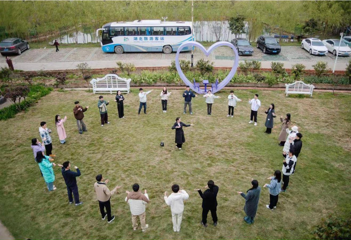 组织单身员工交友活动