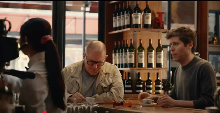 Sam Altman（右）和Jony Ive（左） 图源：OpenAI