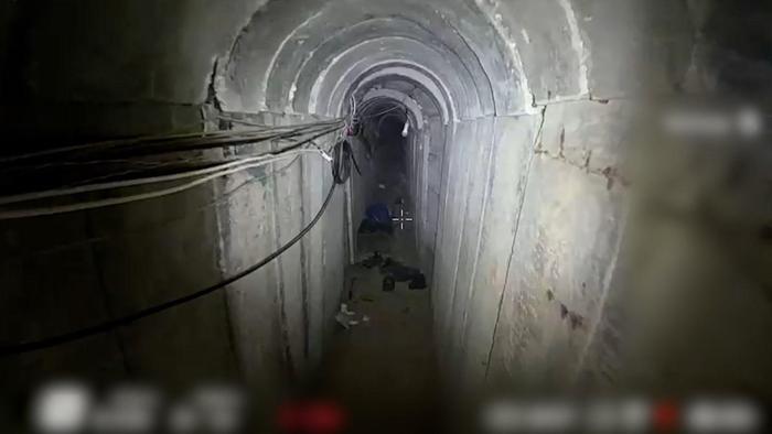 季孟年：雷霆每個回合都在逼東契奇出球 并且半場出手大量三分