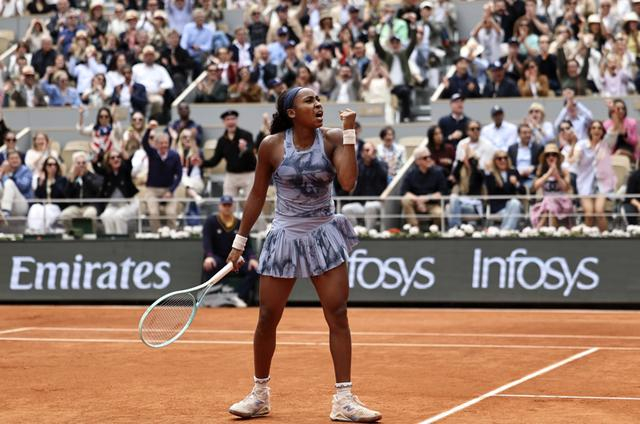 高芙在比赛中庆祝得分 新华社记者 李京 摄