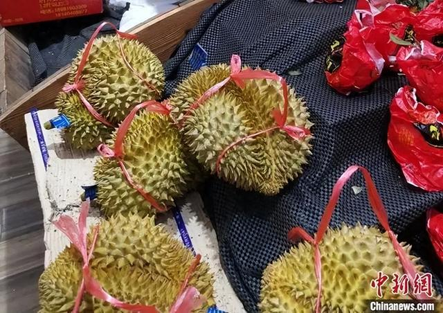 榴莲。中新网记者 谢艺观 摄