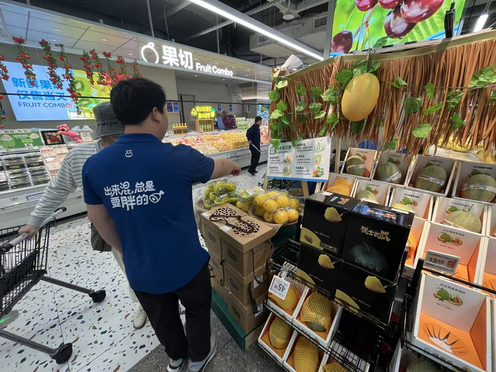 夏令瓜果正热销。劳动报记者贡俊祺 摄影